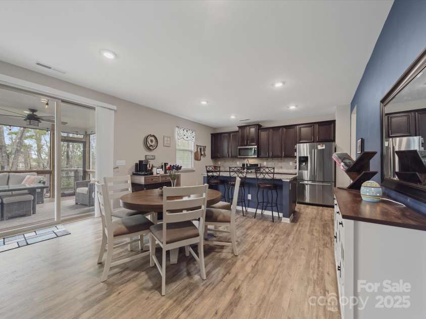 807 Oak Manor Drive, Concord, NC 28025.  MLS# CAR4245528, YatesRealty ID 11863. 