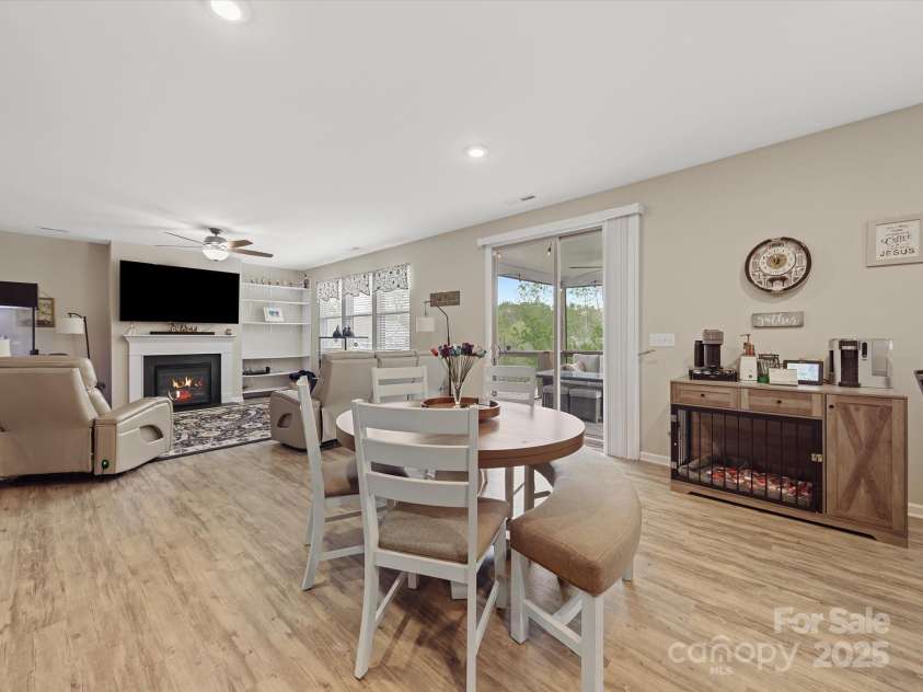 807 Oak Manor Drive, Concord, NC 28025.  MLS# CAR4245528, YatesRealty ID 11863. 