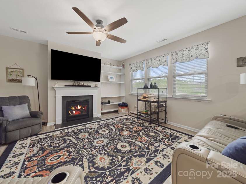 807 Oak Manor Drive, Concord, NC 28025.  MLS# CAR4245528, YatesRealty ID 11863. 