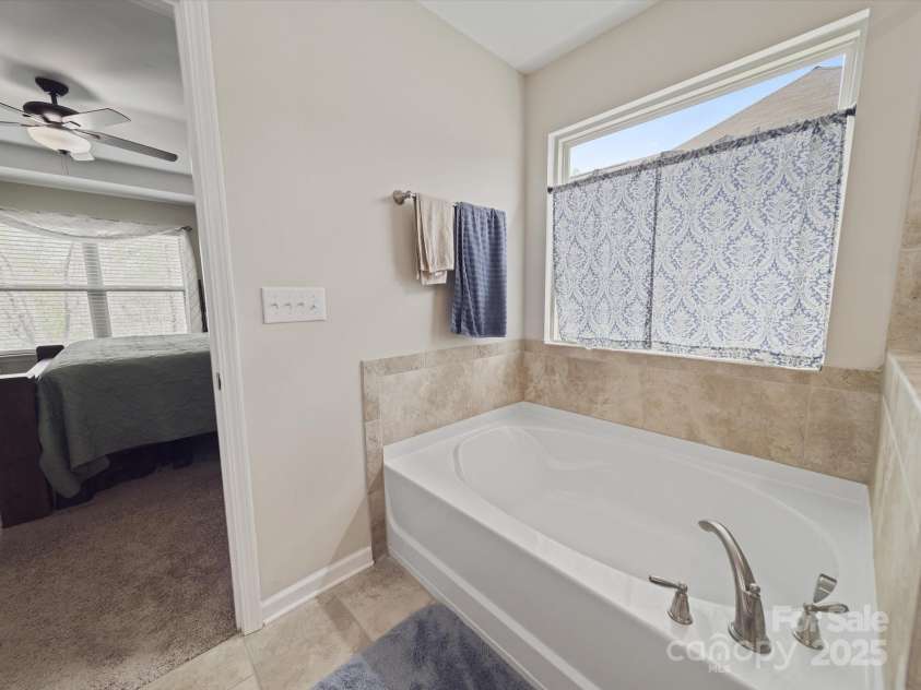 807 Oak Manor Drive, Concord, NC 28025.  MLS# CAR4245528, YatesRealty ID 11863. 