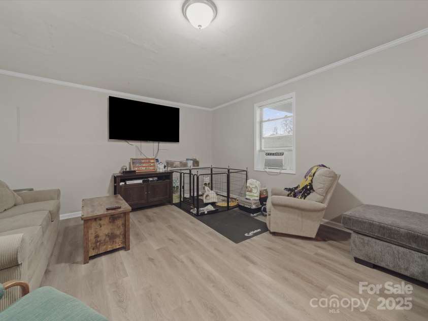 807 Oak Manor Drive, Concord, NC 28025.  MLS# CAR4245528, YatesRealty ID 11863. 