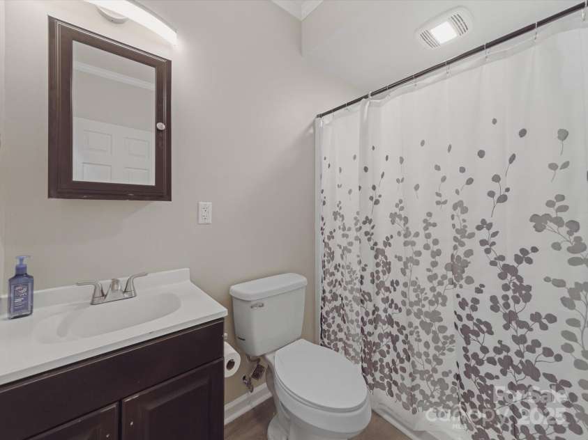 807 Oak Manor Drive, Concord, NC 28025.  MLS# CAR4245528, YatesRealty ID 11863. 