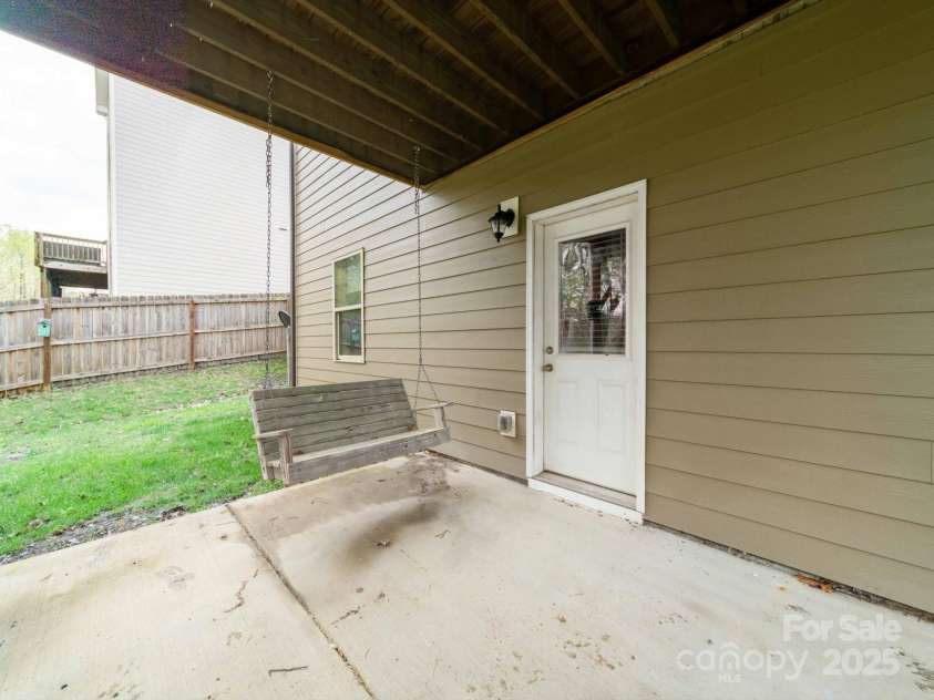 807 Oak Manor Drive, Concord, NC 28025.  MLS# CAR4245528, YatesRealty ID 11863. 