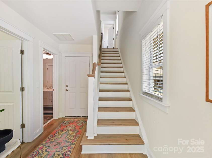1904 Lela Avenue, Charlotte, NC 28208.  MLS# CAR4241700, YatesRealty ID 11864. Entryway view 1