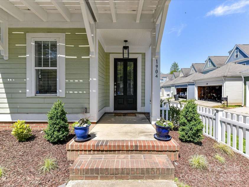 1904 Lela Avenue, Charlotte, NC 28208.  MLS# CAR4241700, YatesRealty ID 11864. Front Porch