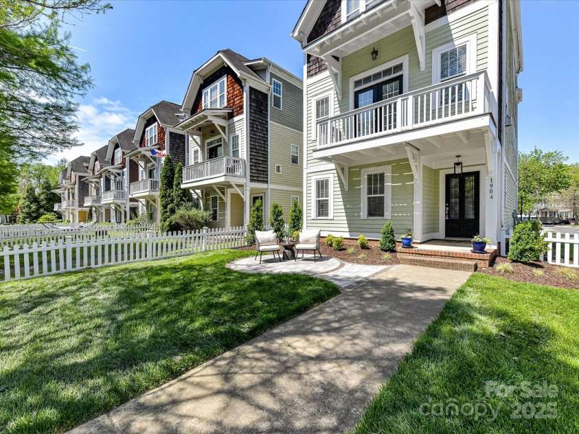 1904 Lela Avenue, Charlotte, NC 28208.  MLS# CAR4241700, YatesRealty ID 11864. Front yard & paver patio - perfect for a fire pit!