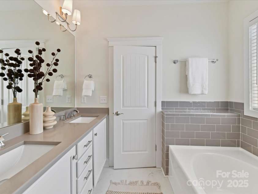 1904 Lela Avenue, Charlotte, NC 28208.  MLS# CAR4241700, YatesRealty ID 11864. Primary Bath view 3