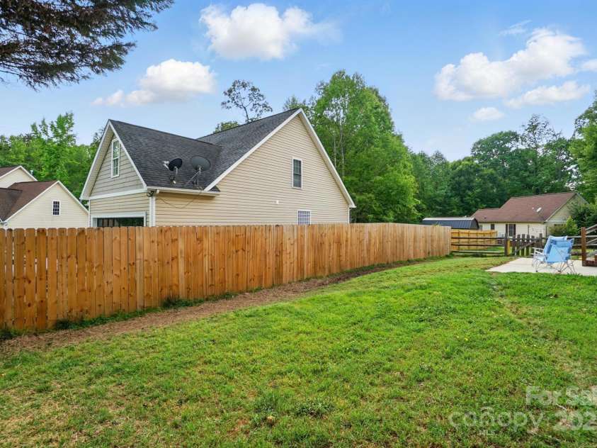 305 Phillip Drive, Salisbury, NC 28146.  MLS# CAR4252073, YatesRealty ID 11865. 