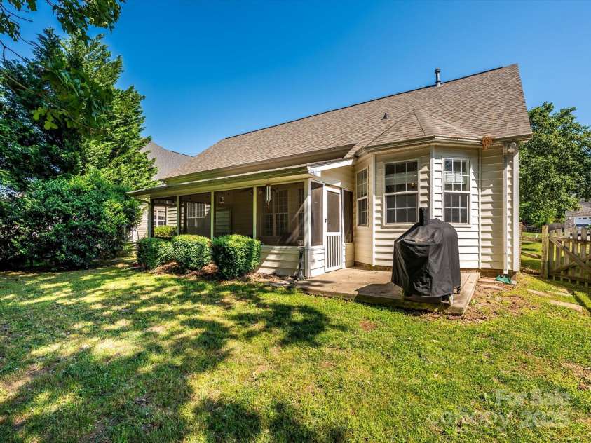 14336 Northridge Drive, Charlotte, NC 28269.  MLS# CAR4257226, YatesRealty ID 11866. 