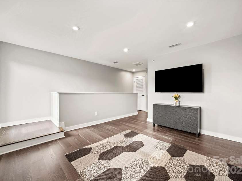 147 Music Hall Way, Charlotte, NC 28203.  MLS# CAR4326079, YatesRealty ID 11870. 