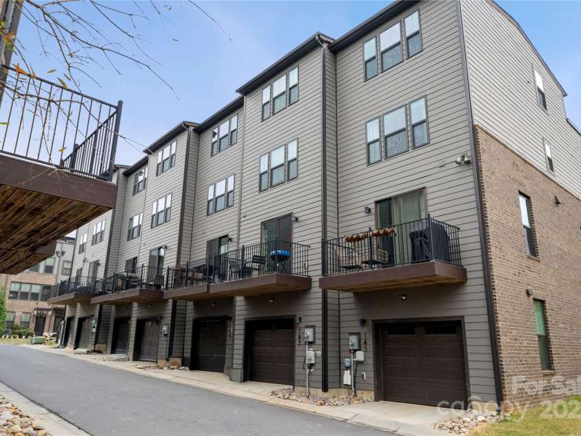 147 Music Hall Way, Charlotte, NC 28203.  MLS# CAR4326079, YatesRealty ID 11870. 