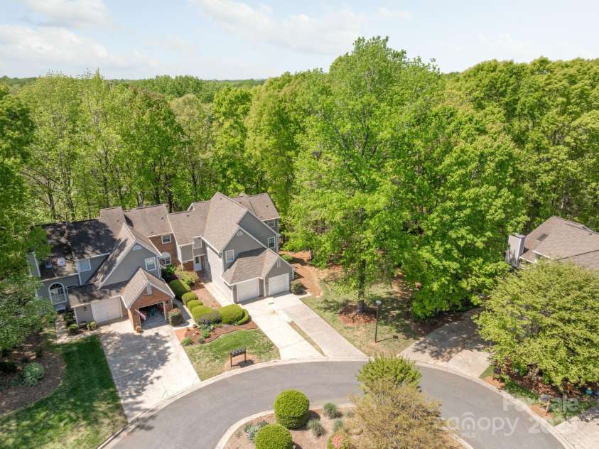 9012 Saint Thomas Lane, Charlotte, NC 28277.  MLS# CAR4248076, YatesRealty ID 11870. 
