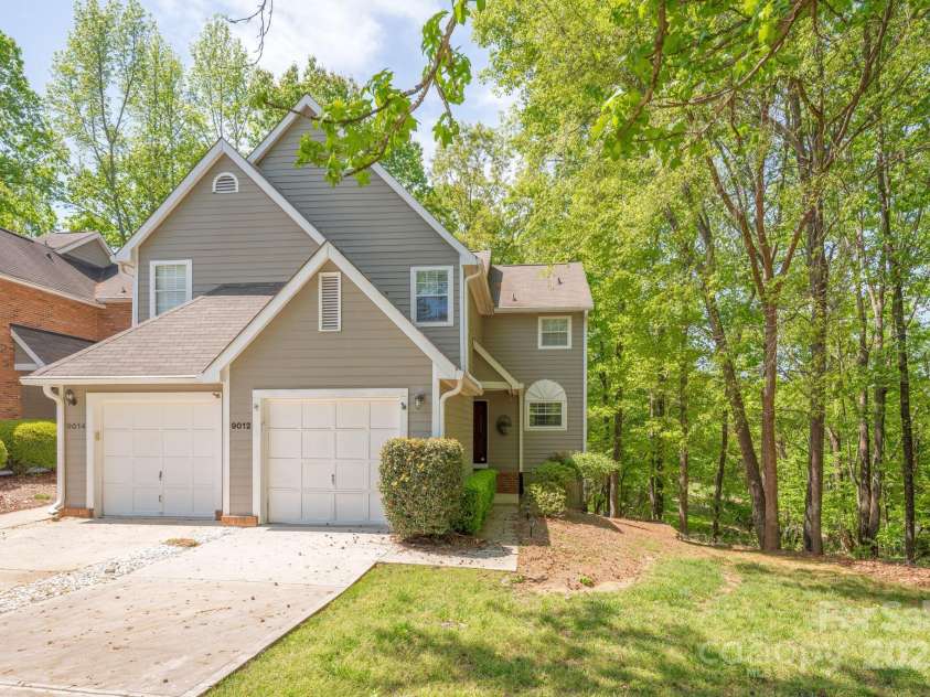9012 Saint Thomas Lane, Charlotte, NC 28277.  MLS# CAR4248076, YatesRealty ID 11870. 