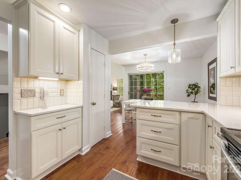 9012 Saint Thomas Lane, Charlotte, NC 28277.  MLS# CAR4248076, YatesRealty ID 11870. 