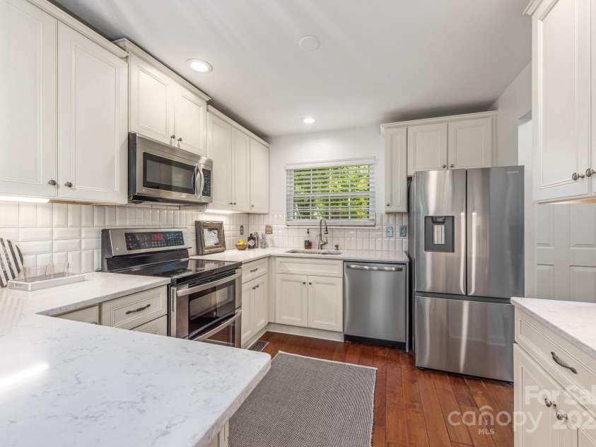 9012 Saint Thomas Lane, Charlotte, NC 28277.  MLS# CAR4248076, YatesRealty ID 11870. 