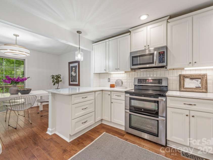 9012 Saint Thomas Lane, Charlotte, NC 28277.  MLS# CAR4248076, YatesRealty ID 11870. 