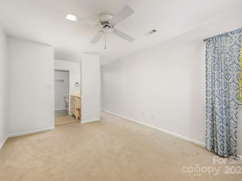 9012 Saint Thomas Lane, Charlotte, NC 28277.  MLS# CAR4248076, YatesRealty ID 11870. 