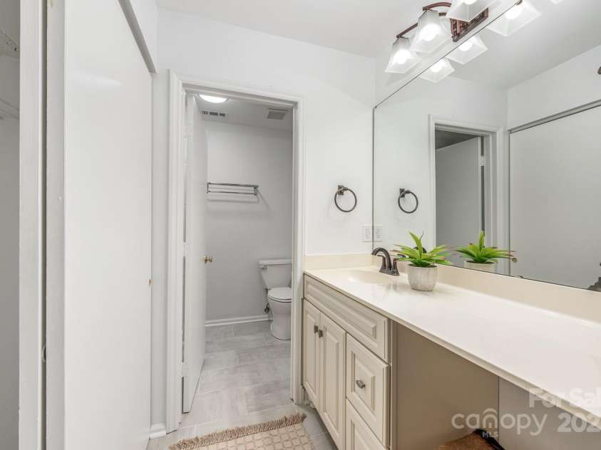 9012 Saint Thomas Lane, Charlotte, NC 28277.  MLS# CAR4248076, YatesRealty ID 11870. 