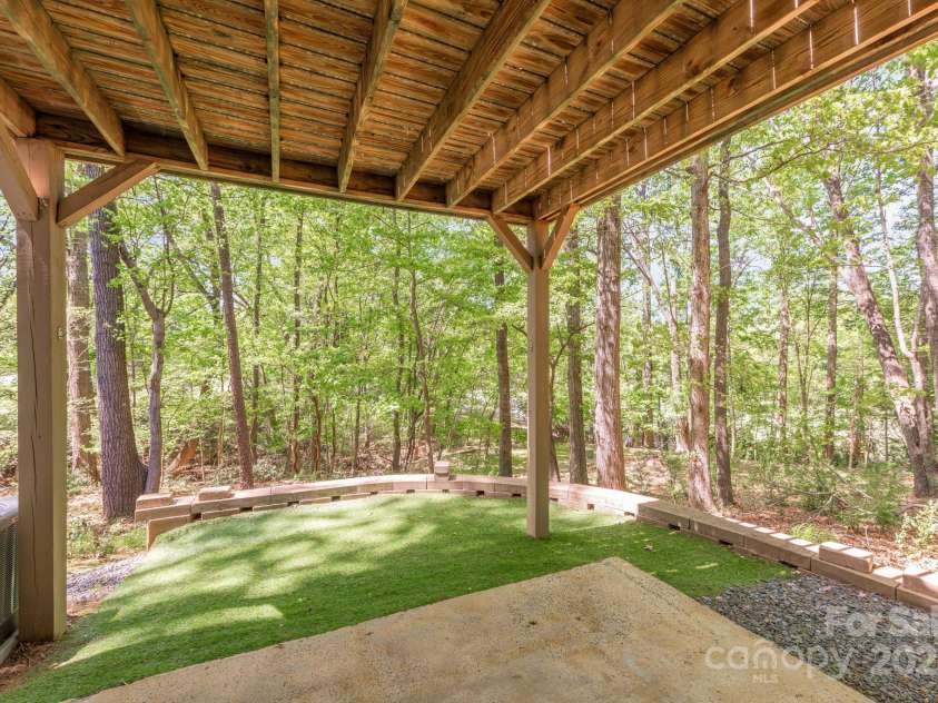 9012 Saint Thomas Lane, Charlotte, NC 28277.  MLS# CAR4248076, YatesRealty ID 11870. 