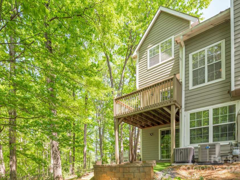 9012 Saint Thomas Lane, Charlotte, NC 28277.  MLS# CAR4248076, YatesRealty ID 11870. 