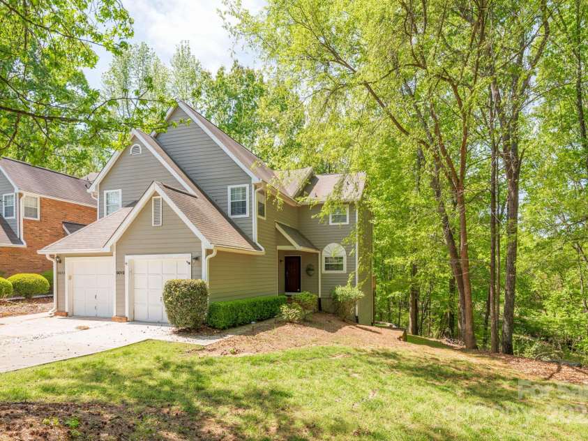 9012 Saint Thomas Lane, Charlotte, NC 28277.  MLS# CAR4248076, YatesRealty ID 11870. 