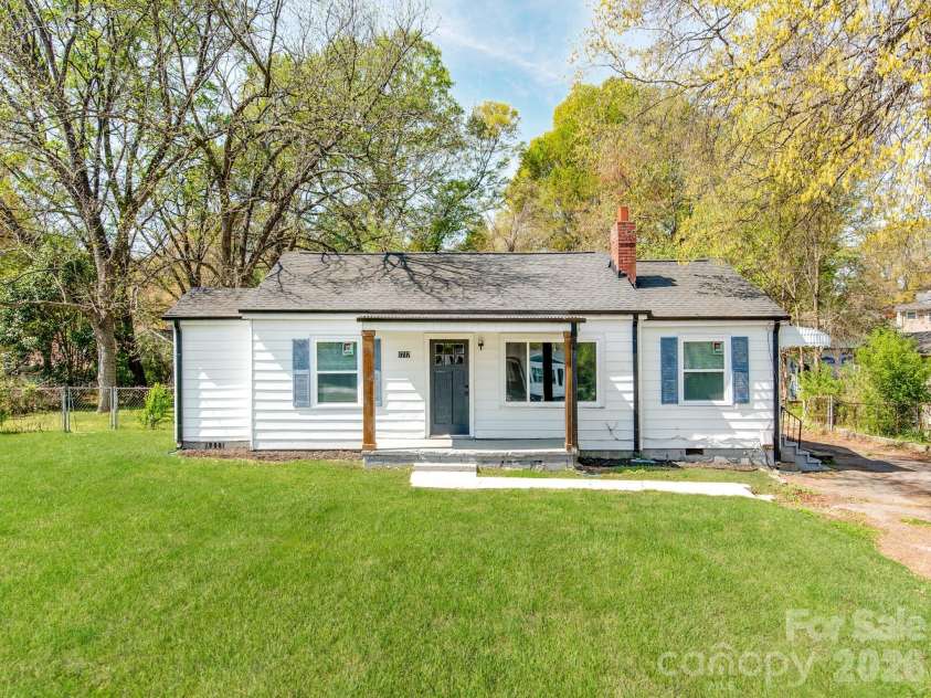 1717 Davidson Avenue, Gastonia, NC 28052.  MLS# CAR4362898, YatesRealty ID 11872. 