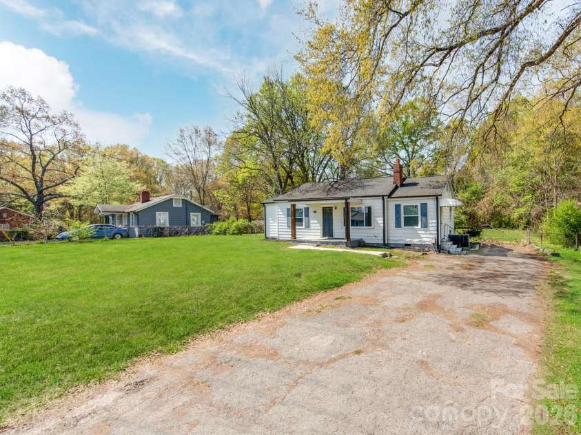 1717 Davidson Avenue, Gastonia, NC 28052.  MLS# CAR4362898, YatesRealty ID 11872. 