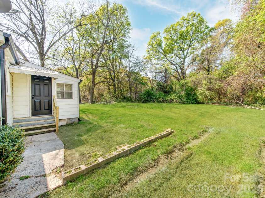 1717 Davidson Avenue, Gastonia, NC 28052.  MLS# CAR4362898, YatesRealty ID 11872. 