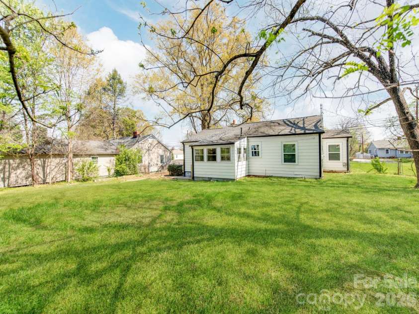 1717 Davidson Avenue, Gastonia, NC 28052.  MLS# CAR4362898, YatesRealty ID 11872. 