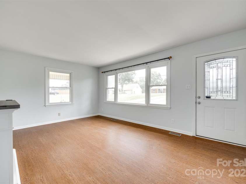 2833 Regency Road, Lancaster, SC 29720.  MLS# CAR4255585, YatesRealty ID 11874. Living room - lots of natural light