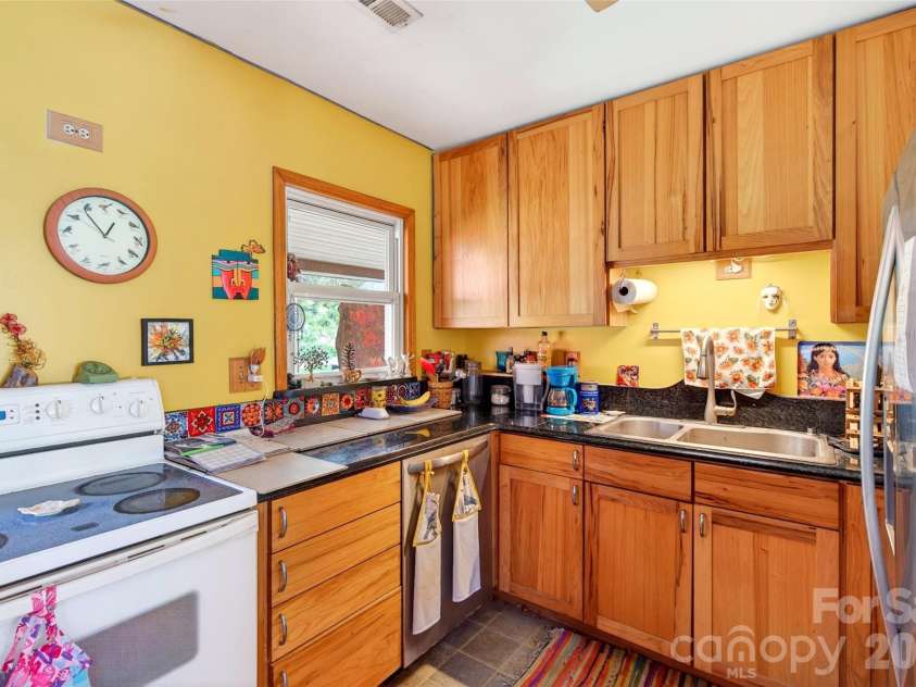 522 Old Us 70 Highway, Old Fort, NC 28762.  MLS# CAR4369117, YatesRealty ID 11874. 