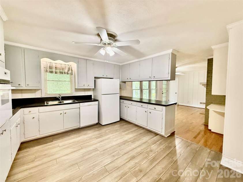 407 Pine Street, Fort Mill, SC 29715.  MLS# CAR4368625, YatesRealty ID 11875. 