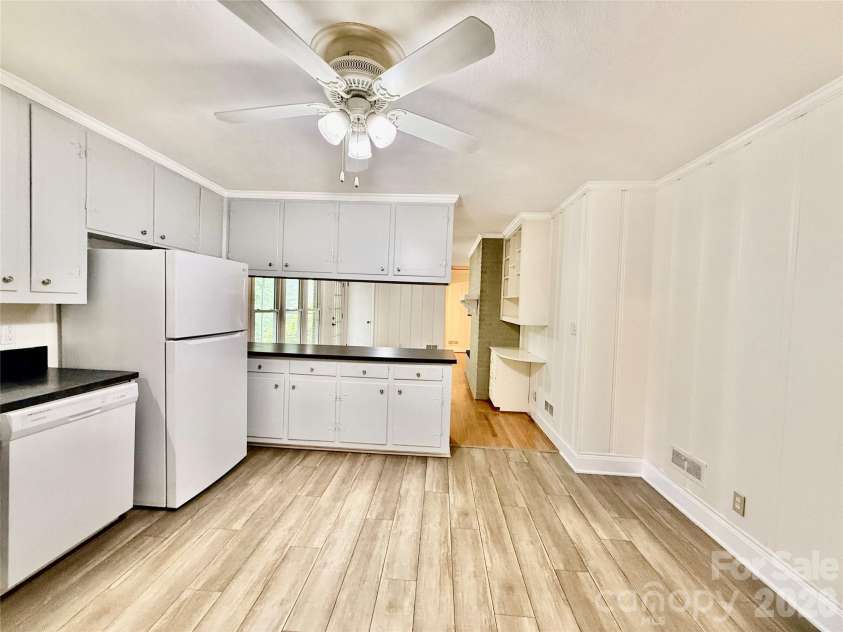 407 Pine Street, Fort Mill, SC 29715.  MLS# CAR4368625, YatesRealty ID 11875. 