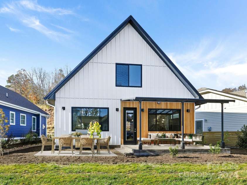 41 Verde Drive, Asheville, NC 28806.  MLS# CAR4199279, YatesRealty ID 11877. 