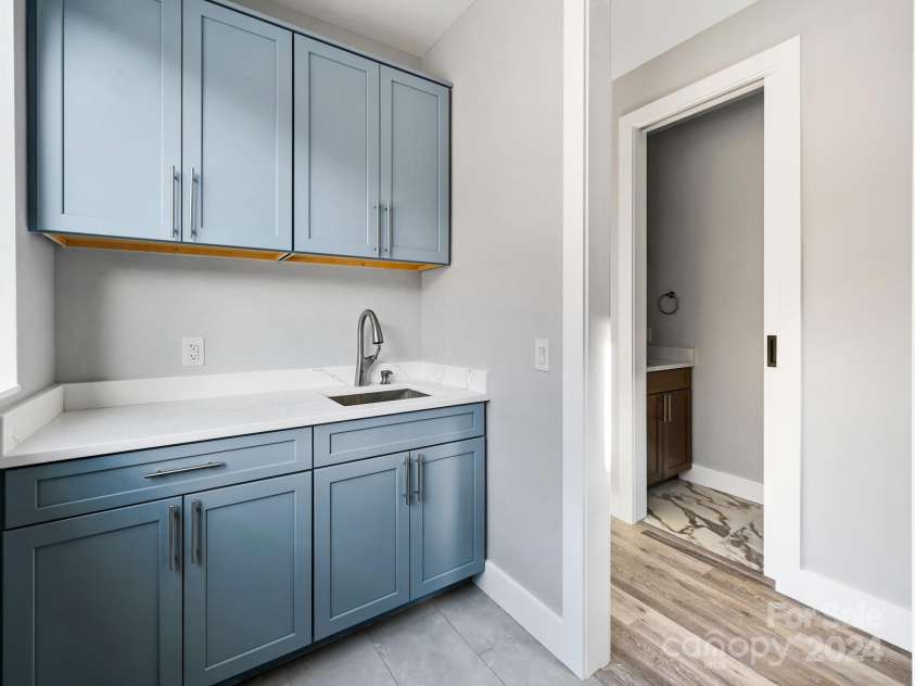 41 Verde Drive, Asheville, NC 28806.  MLS# CAR4199279, YatesRealty ID 11877. 