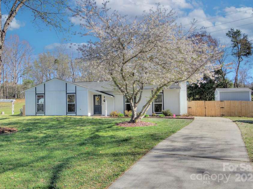 6201 Sellars Court, Charlotte, NC 28211.  MLS# CAR4239905, YatesRealty ID 11878. 