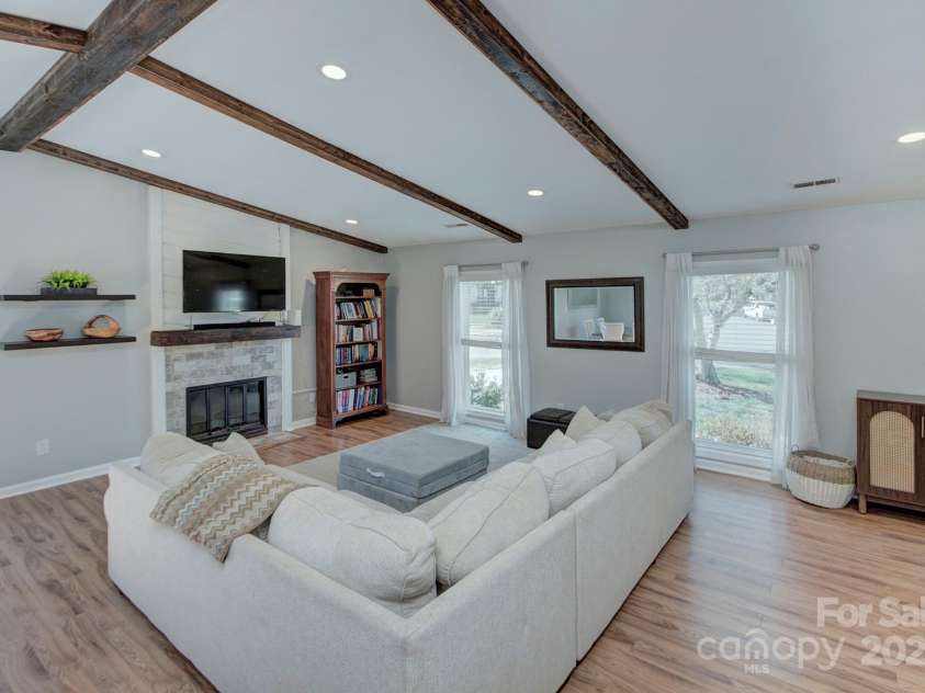 6201 Sellars Court, Charlotte, NC 28211.  MLS# CAR4239905, YatesRealty ID 11878. 