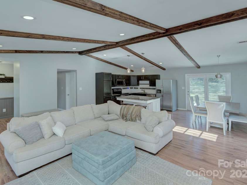 6201 Sellars Court, Charlotte, NC 28211.  MLS# CAR4239905, YatesRealty ID 11878. 