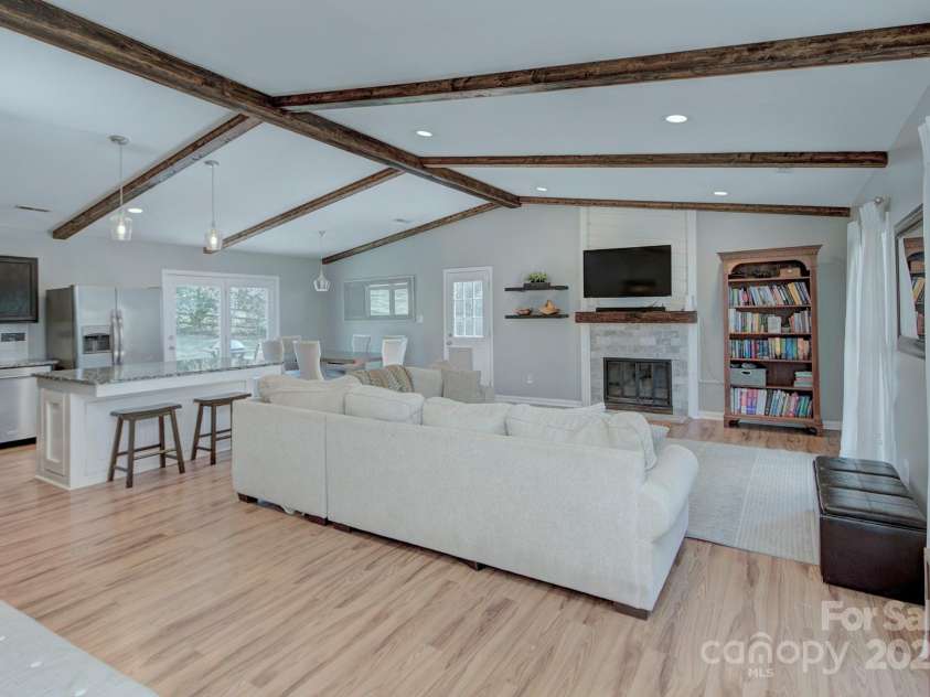 6201 Sellars Court, Charlotte, NC 28211.  MLS# CAR4239905, YatesRealty ID 11878. 