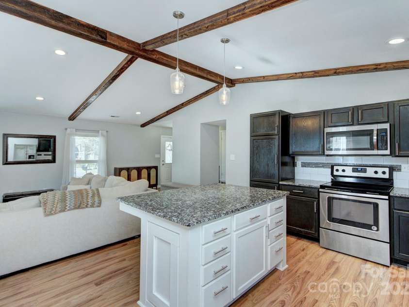 6201 Sellars Court, Charlotte, NC 28211.  MLS# CAR4239905, YatesRealty ID 11878. 