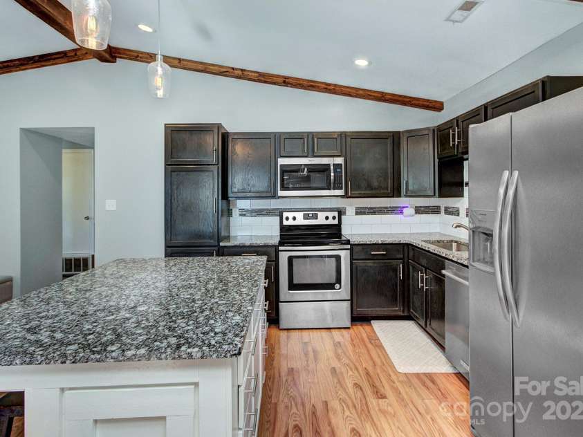 6201 Sellars Court, Charlotte, NC 28211.  MLS# CAR4239905, YatesRealty ID 11878. 