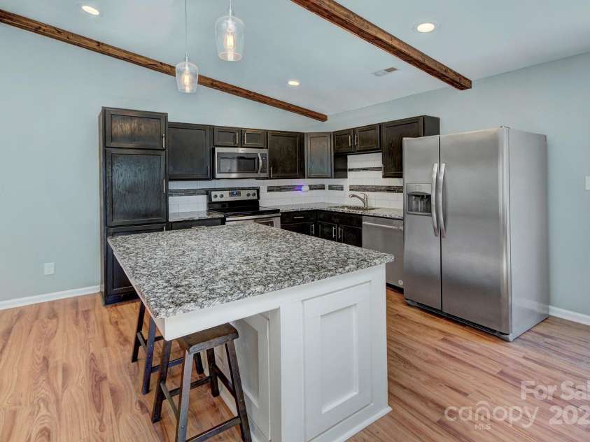6201 Sellars Court, Charlotte, NC 28211.  MLS# CAR4239905, YatesRealty ID 11878. 