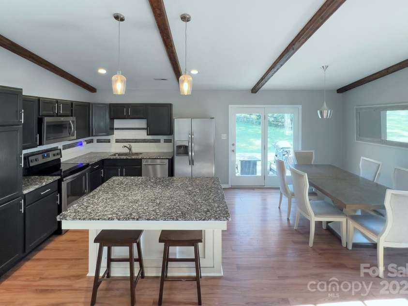 6201 Sellars Court, Charlotte, NC 28211.  MLS# CAR4239905, YatesRealty ID 11878. 