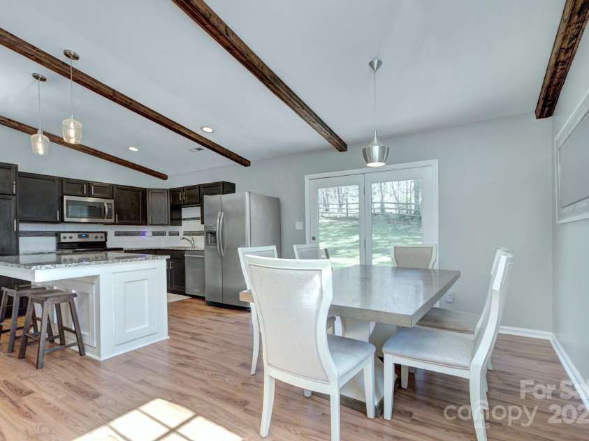 6201 Sellars Court, Charlotte, NC 28211.  MLS# CAR4239905, YatesRealty ID 11878. 
