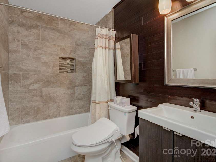 6201 Sellars Court, Charlotte, NC 28211.  MLS# CAR4239905, YatesRealty ID 11878. 