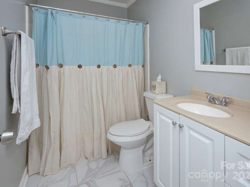 6201 Sellars Court, Charlotte, NC 28211.  MLS# CAR4239905, YatesRealty ID 11878. 