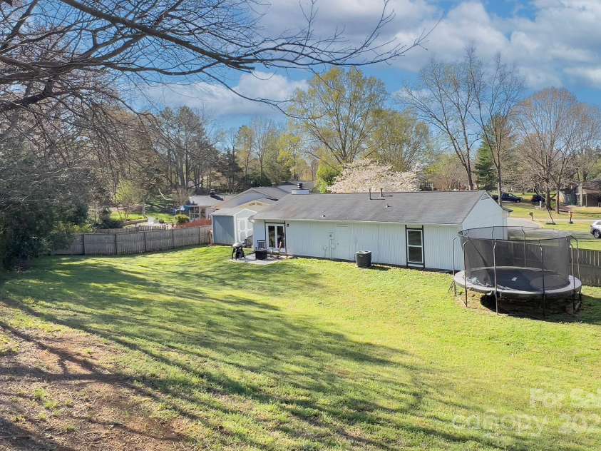 6201 Sellars Court, Charlotte, NC 28211.  MLS# CAR4239905, YatesRealty ID 11878. 