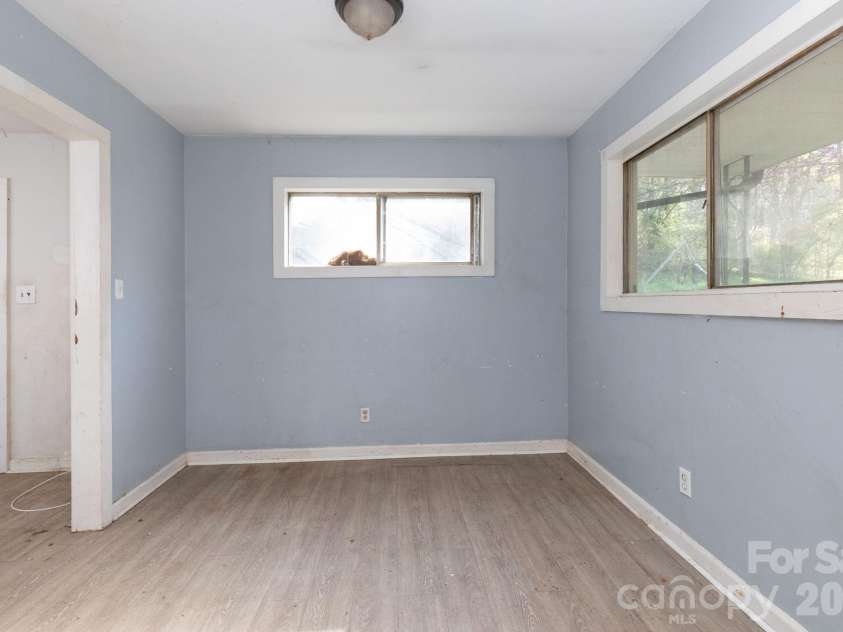 135 Sardis Drive, Asheville, NC 28806.  MLS# CAR4368987, YatesRealty ID 11879. 