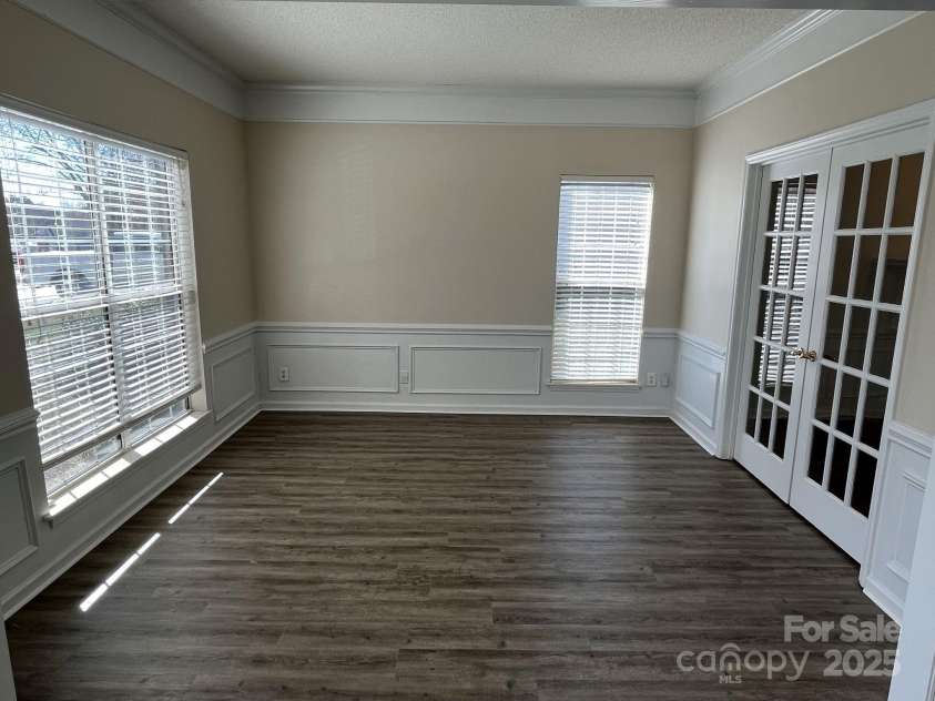 6827 Neuhoff Lane, Charlotte, NC 28269.  MLS# CAR4227183, YatesRealty ID 11879. 