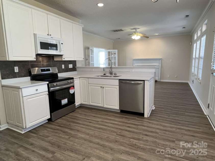 6827 Neuhoff Lane, Charlotte, NC 28269.  MLS# CAR4227183, YatesRealty ID 11879. 